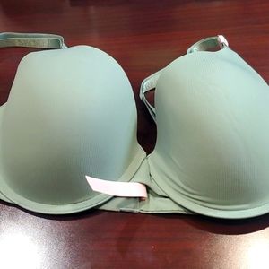 New Victoria's Secret Green t shirt lined demi bra 38C